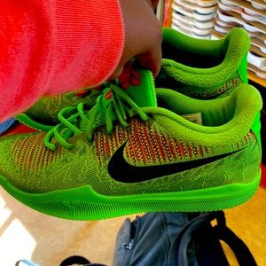 Kobe grinch 2s